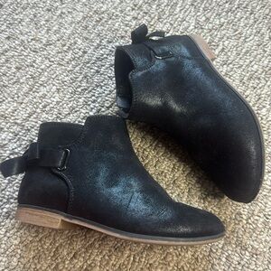 Girls black boots with bow detail